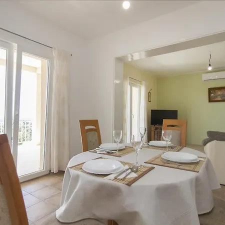 Bulat Sea View Apartamento