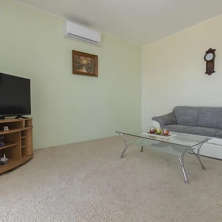 Bulat Sea View Apartment