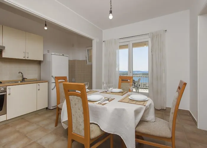 Апартаменты Bulat Sea View *