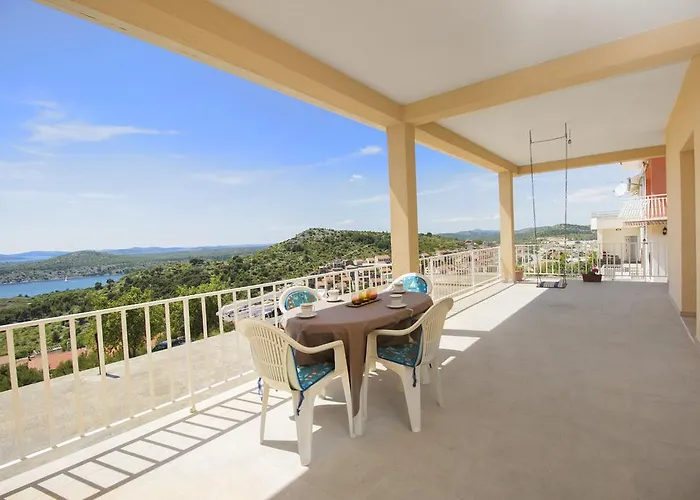 Апартаменты Bulat Sea View Шибеник